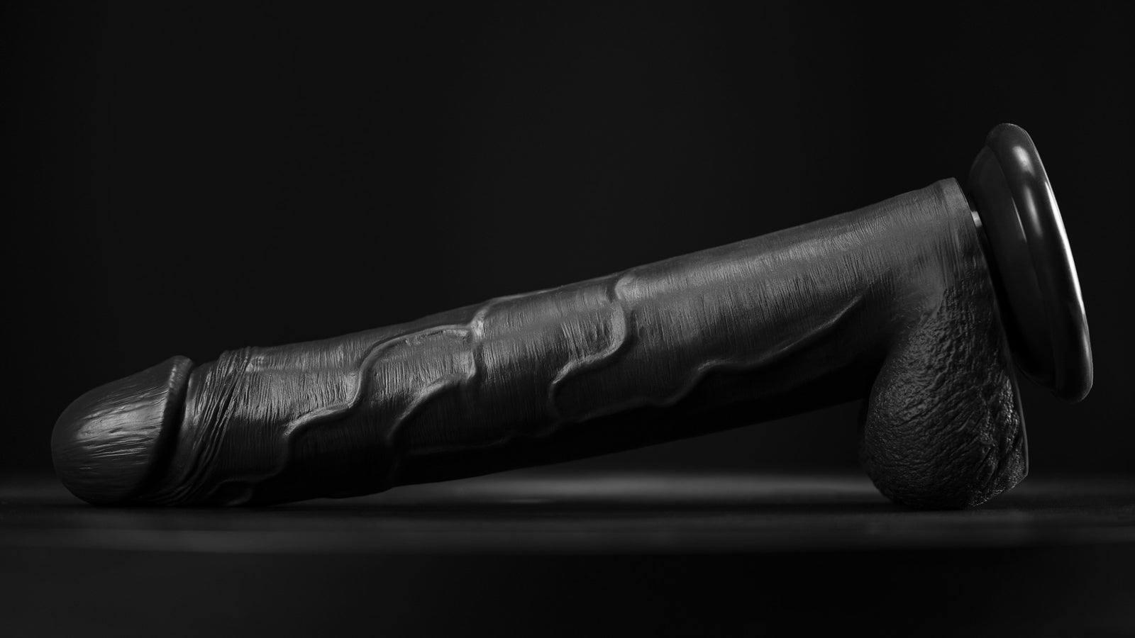Beginner's Guide to Choosing the Right Dildo
